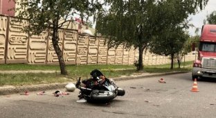 В Великих Луках погиб мотоциклист (4 фото + 1 видео)