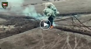 Ukrainian Armed Forces soldiers destroyed the enemy self-propelled gun Msta-S and an ammunition depot