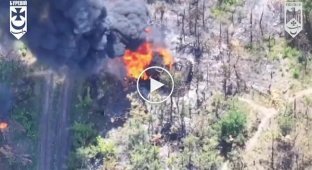 Soldiers of the Presidential Brigade burned a Russian T-80 tank in the Serebryansky forest