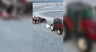 Tractor gives kids rides on inflatable tubes