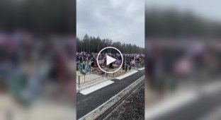 Сотрудница Z-кладбища снимает могилы российских оккупантов и жалуется на работу