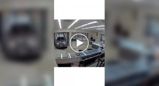 Jewelry store robbery in the US ended in accident and arrests