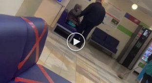 В Ярославле охранник поликлиники залил перцем 80-летнюю пенсионерку