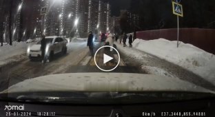 Усі залипли у своїх смартфонах