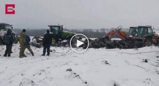 Два російські ЗРК «Панцир-С1» спочатку застрягли в бруді, після чого земля замерзла