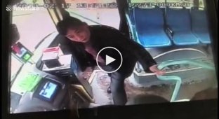 Пьяный пассажир автобуса получил смертельный удар от другого пассажира