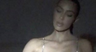 Kim Kardashian showed a series of candid shots in Gucci bras worth 18 thousand dollars (4 photos)