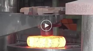 Как делают огромное опорно поворотное устройство