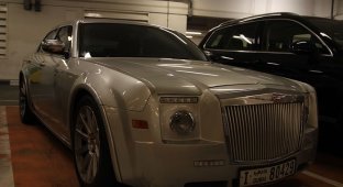 В Дубаи кризис? Chrysler 300C SRT 8 превращают в Rolls-Royce (6 фото)
