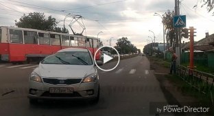В Кемерово легковушка столкнулась с БТР
