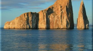 Самые фотогеничные морские скалы (27 фото)