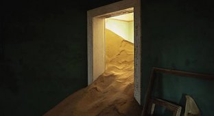 Пески в Африке атакуют дома (4 фото)