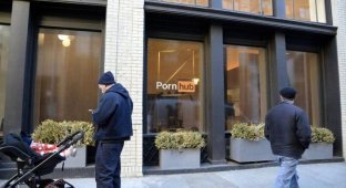 В США открылся первый бутик Pornhub (10 фото)