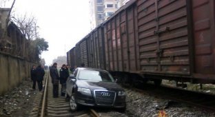 Как оказалось Audi A8L ни разу не поезд! (3 фото)