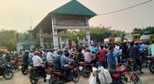 How the world is preparing for a potential fuel crisis (2 photos)