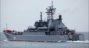 Большой десантный корабль Черноморского Флота РФ 'Цезарь Куников' (48 фото)