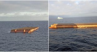 A barge capsized on Lake Ladoga (2 photos + 1 video)
