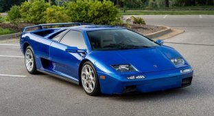 Lamborghini Diablo VT последнего года выпуска в симпатичном цвете Monterey Blue (12 фото + 3 видео)