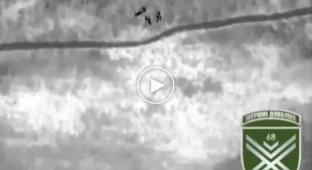 A Ukrainian drone with a thermal imager drops grenades and FOGs on Russian military personnel in the Luhansk region