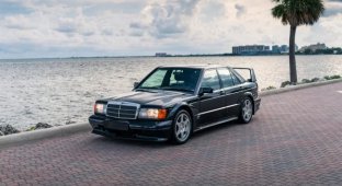 Капсулу  времени Mercedes-Benz 190E Evo II 1990 года с пробегом  176 километров выставили на продажу (39 фото)