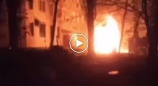 В одном из районов Николаева горит машина после обстрела