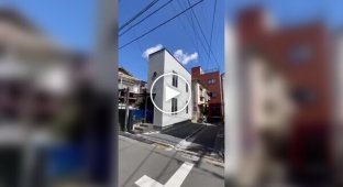 Двухэтажный дом для одного худого человека