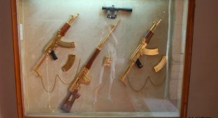 Kalashnikov assault rifle made of gold (6 photos)