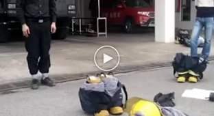 Скорость и навык. Китайский пожарный одевается за несколько секунд