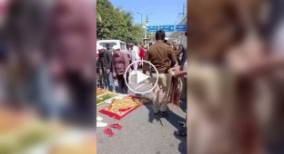 In India, police used force against people praying on the road