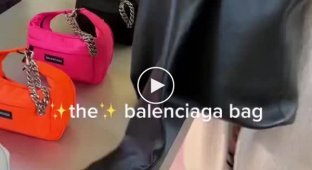 Странная сумка-перчатка от Balenciaga
