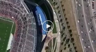 What it's like to land with a parachute in a stadium