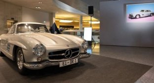 Restored Mercedes-Benz 300 SL Gullwing: Andy Warhol's muse is up for sale (13 photos)