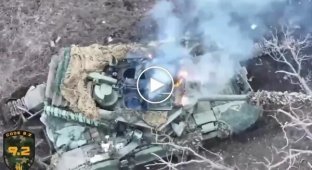 Воїни 92-ї ОШБр відбили ворожий штурм і знищили російські БТР та новітні танки Т-90М.