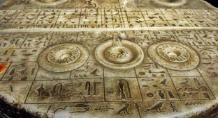 Ancient artifact that looks like a spaceship control panel (5 photos)