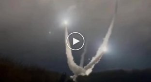 Demonstration of the launch of six MGM-140A ATACMS missiles. Some people will be very hot
