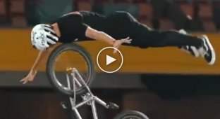 Impressive trick of a BMX rider