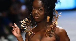 For the first time in history, dwarf model Tamera McLoughlin walked the runway at Miami Swim Week (2 photos + video)