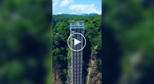 The tallest external elevator in the world