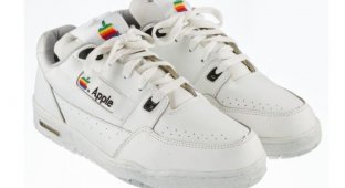 Кроссовки, выпущенные для сотрудников Apple в 90-х годах (5 фото)