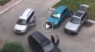 В Тобольске кавказец достал пистолет и избил пенсионера в ответ на просьбу переставить машину (мат)