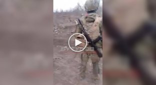 Російський солдат фіксує наслідки удару дрона по ворожій машині