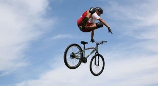 Чуваки показывают класс на велосипеде в воздухе (23 фото) Класс