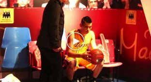 Известный баскетболист Джереми Лин подшутил над посетителями музея Туссо