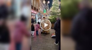 Двусмысленная деталь в костюме кенгуру