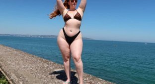 Девушку унижали из-за лишнего веса, но она набрала ещё 18 кг и стала моделью (16 фото)