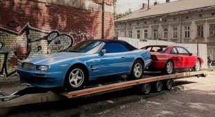 Rare 90s Supercars Spotted on Car Transporter in Ukraine (2 photos)