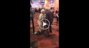 Пожилая пара исполнила горячий танец