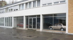Заброшенный дилерский центр Ford в Германии пустует почти 30 лет (10 фото)