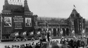 Как проходили майские праздники в Москве в 1958 году (24 фото)