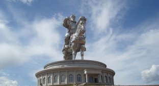 Статуя Чингисхана (11 фото)